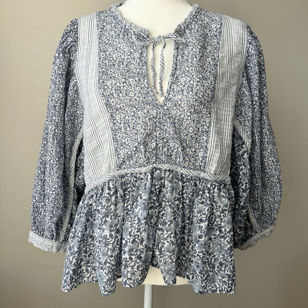 American Eagle Outfitters Peasant Blouse in Blue Mini Floral sz L